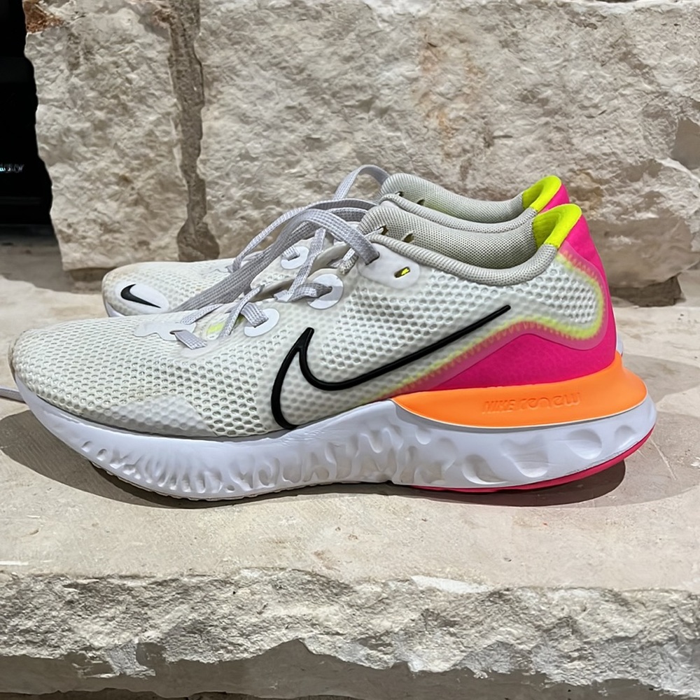 Nike Women's Race Running Shoe RENEW